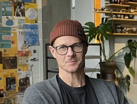 Backman (S): ”Hatten av för eleverna!”