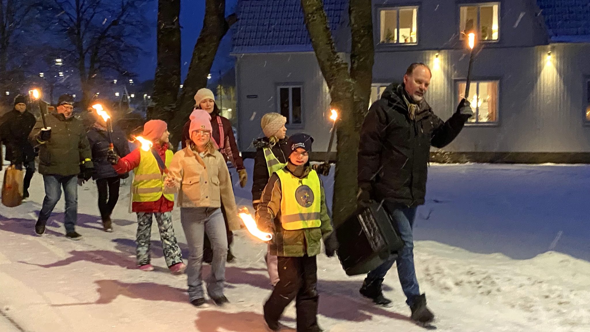 Fackeltåg med kyrkorna!